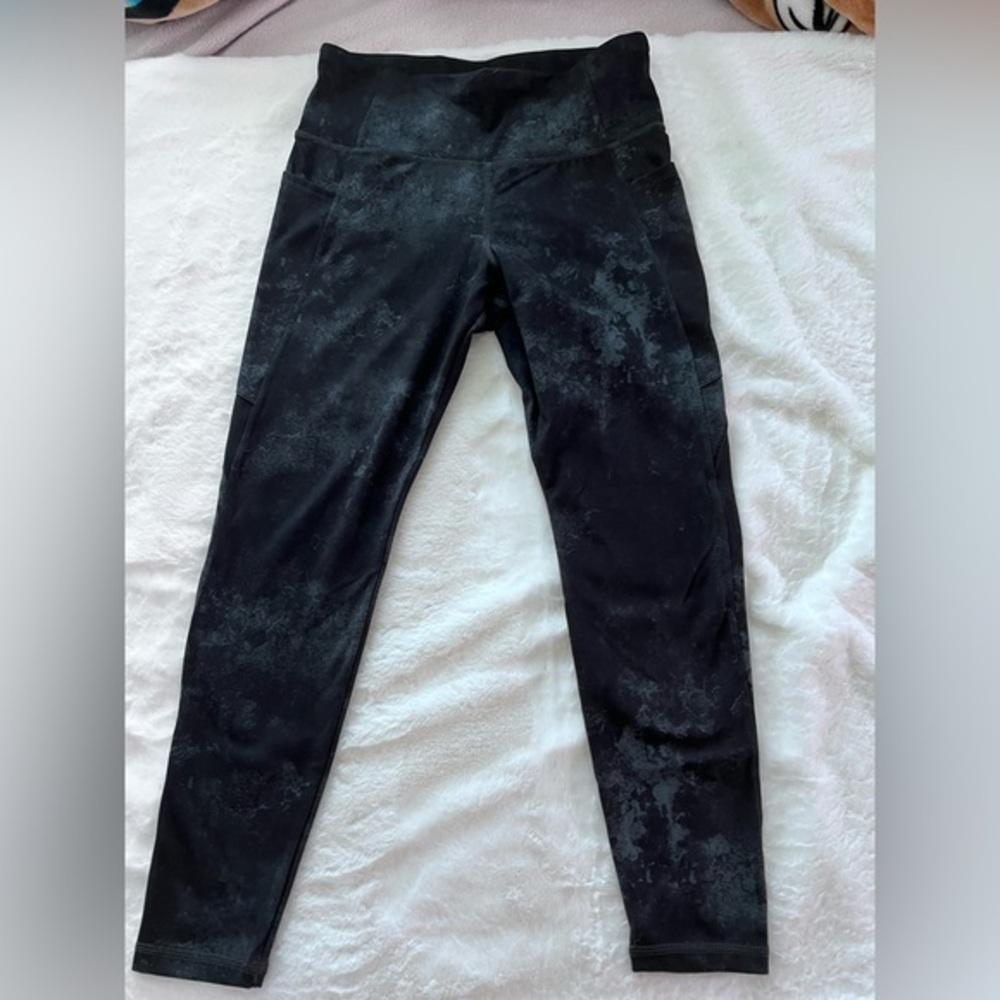 Danskin. Black Patterned Leggings with pockets